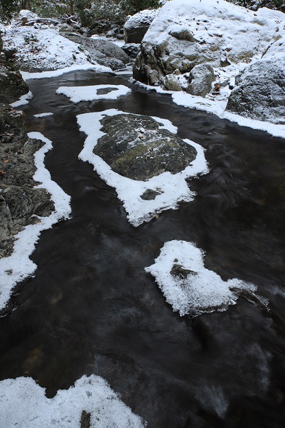 凍る渓流３