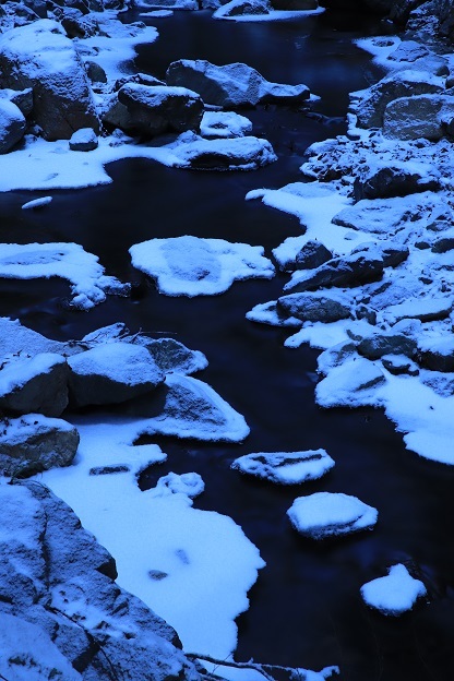 凍る渓流７