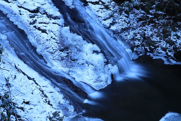 凍る渓流８