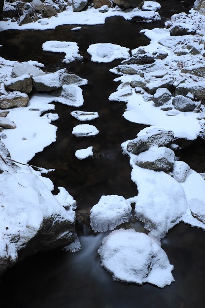 凍る渓流９