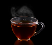 飲み物－湯気の立つ紅茶