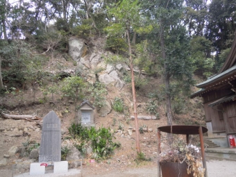 白岩神社の岩２１０３０１