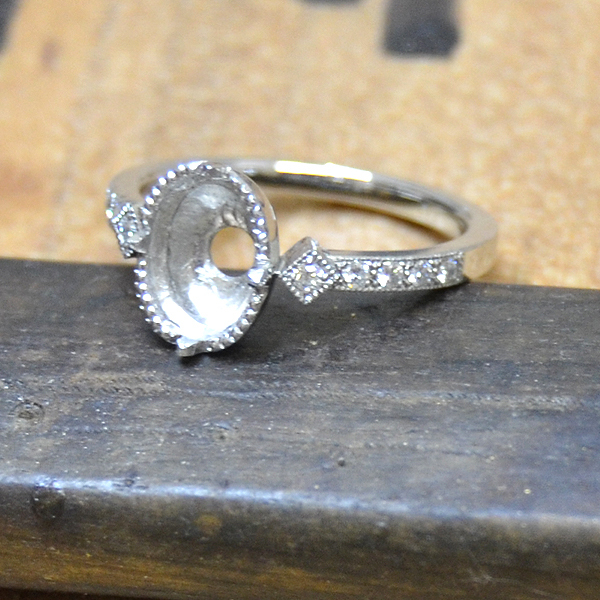 ブルージルコンで指輪を作っています。 - ジュエリークラフトデコラのブログ