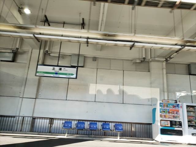 20220107_094735_R 47分で土浦駅、１分遅れ。前に車両がいるので徐行中
