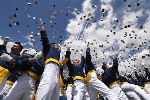 海外 多くの空軍士官学校卒業生が 宇宙軍 に直行 軍事