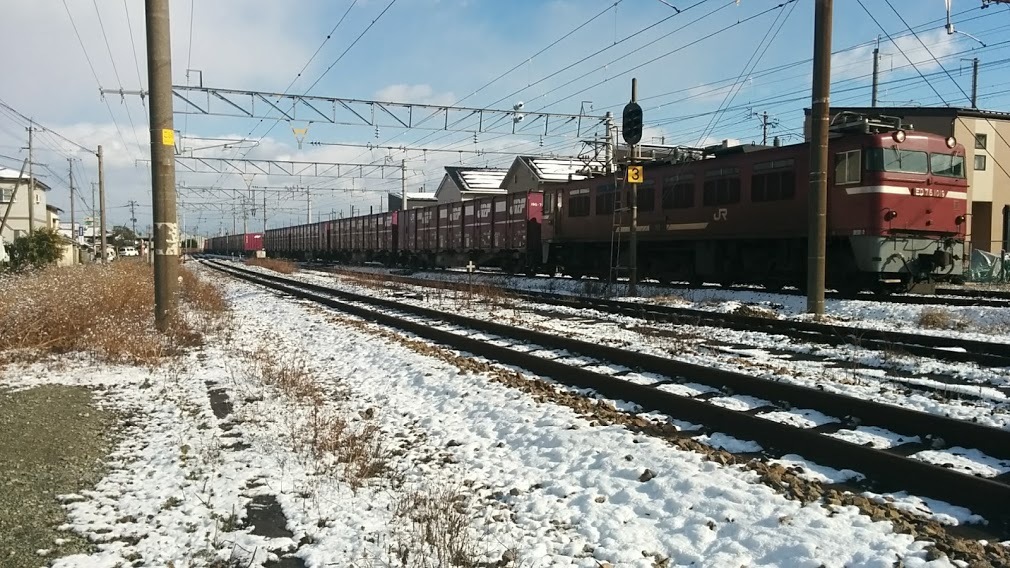 雪と貨物列車
