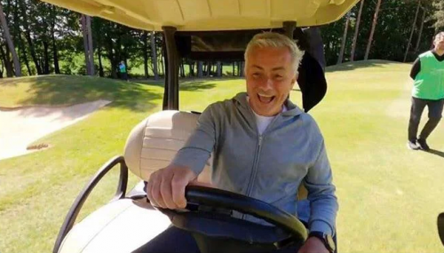 Mourinho on his way to pick up bale from the 9th hole