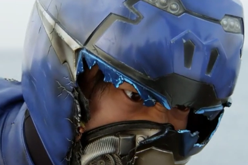 戦隊ヒーロー、ゴーバスターズのブルーバスターがやられてマスク破壊