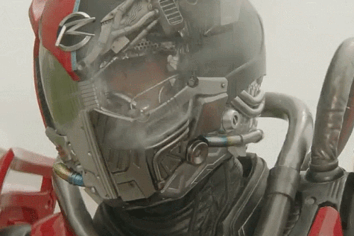 仮面ライダードライブがダークドライブにやられてマスクが破壊される（割れ面）