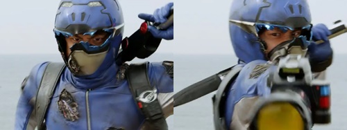 戦隊ヒーロー、ブルーバスターのスーツとマスク破壊（割れ面）。