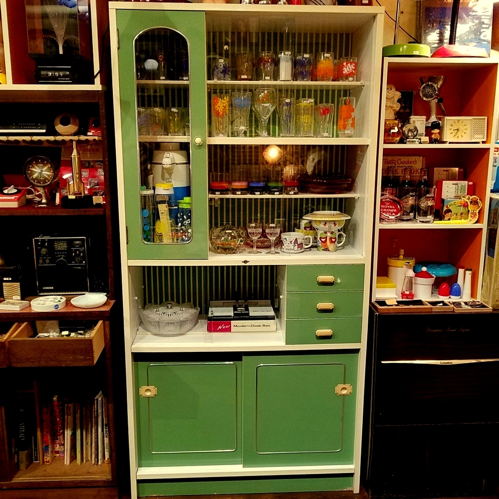 史上最も激安】 昭和レトロポップ 棚 食器棚 グリーン 緑 抹茶色