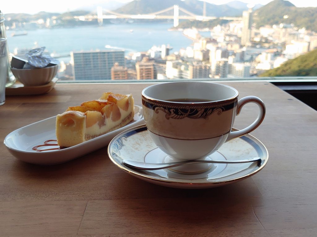 「すいげつ(北九州市門司区)」関門海峡一望の展望喫茶で！オムライスとトアルコトラジャコーヒー