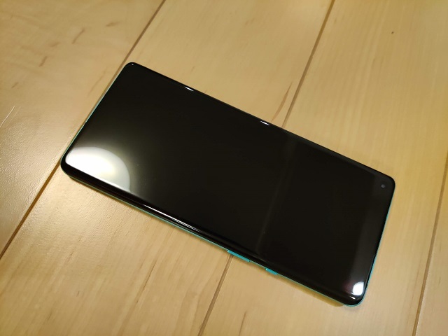 「OnePlus8」外観