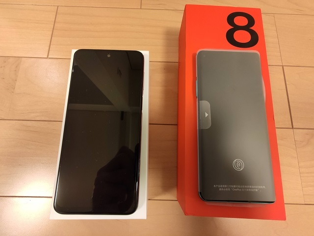 「OnePlus 8」の実機サイズ